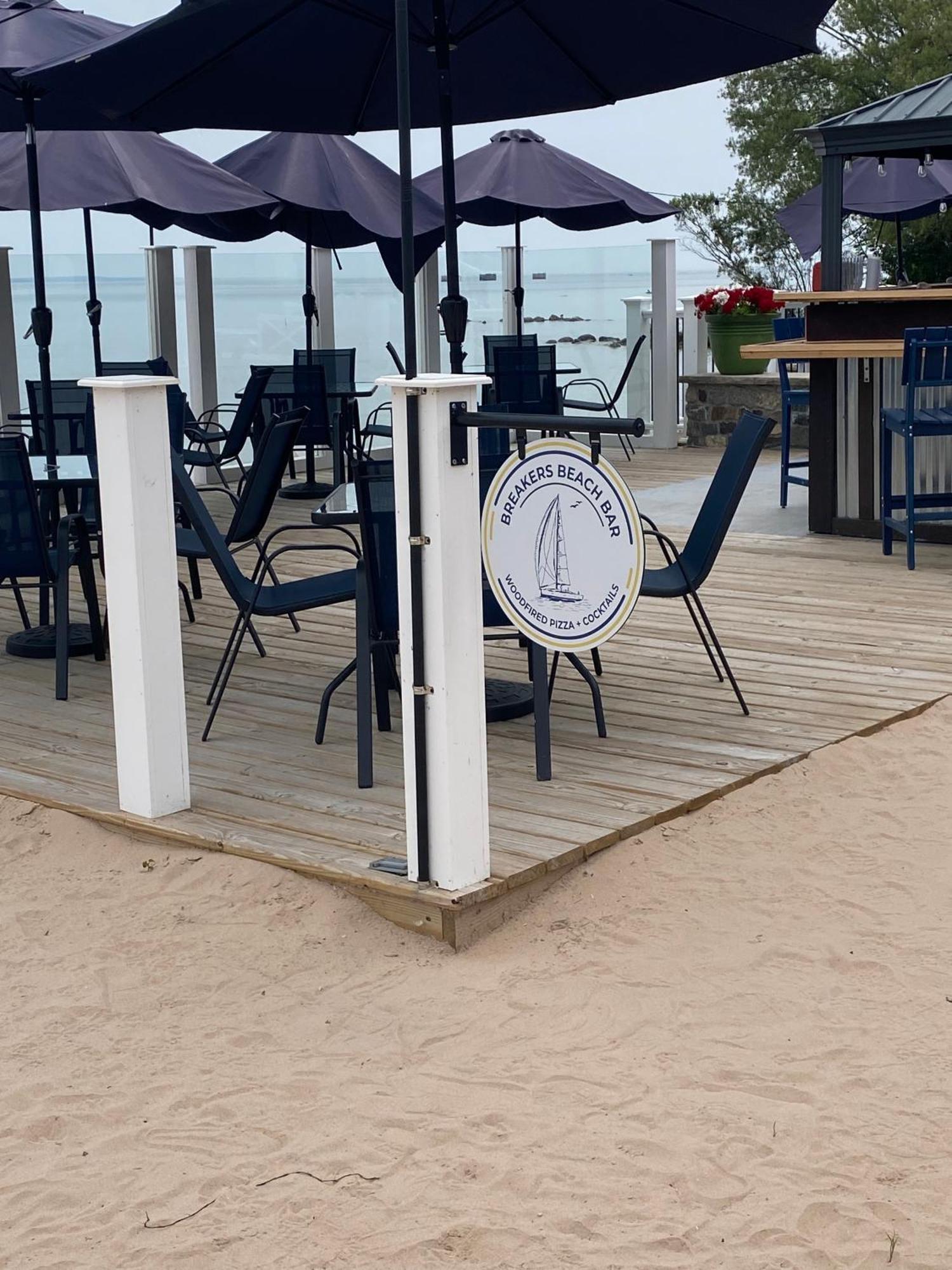 Breakers Resort - Lakeside Saint Ignace Buitenkant foto